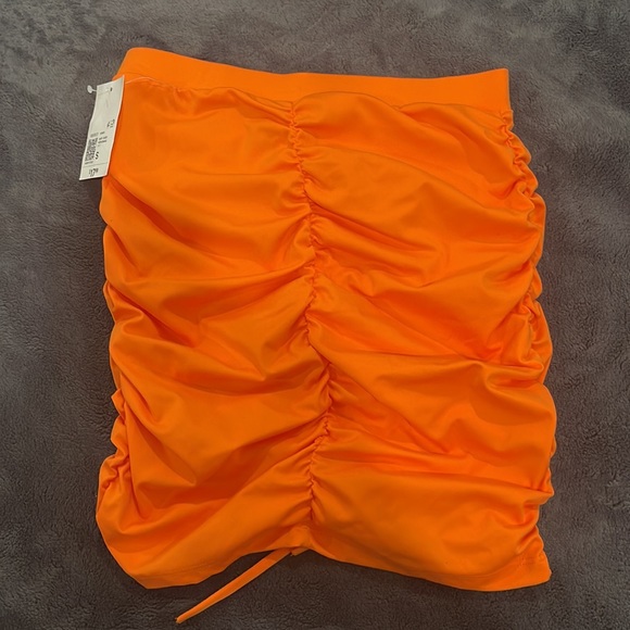 Orange skirt - Picture 2 of 2